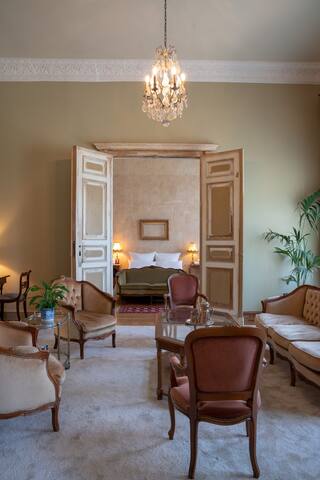 Luxury late 19th century apartment in Berlin Mitte gallery image 5