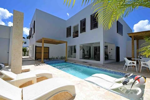 Sweet Blue Sky 20BR Airport pick up included