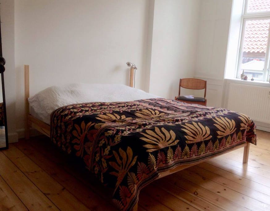 Master bedroom - Queen size bed