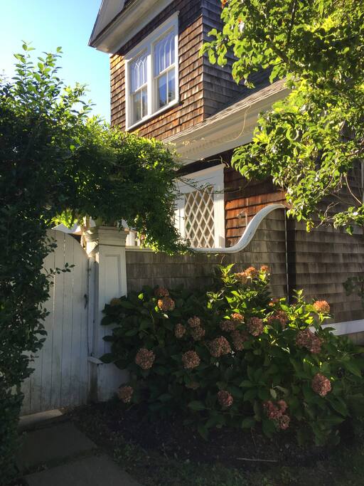 Designer's Dream Charming Boathouse Houses for Rent in Greenport