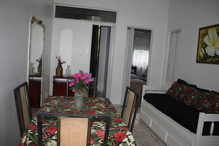 Bueno y Barato na Praia de Copacabana.