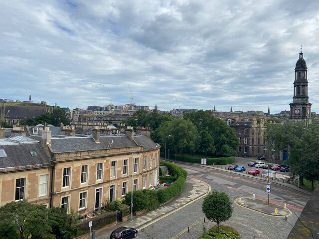 Spacious Georgian apartment in city centre gallery image 5