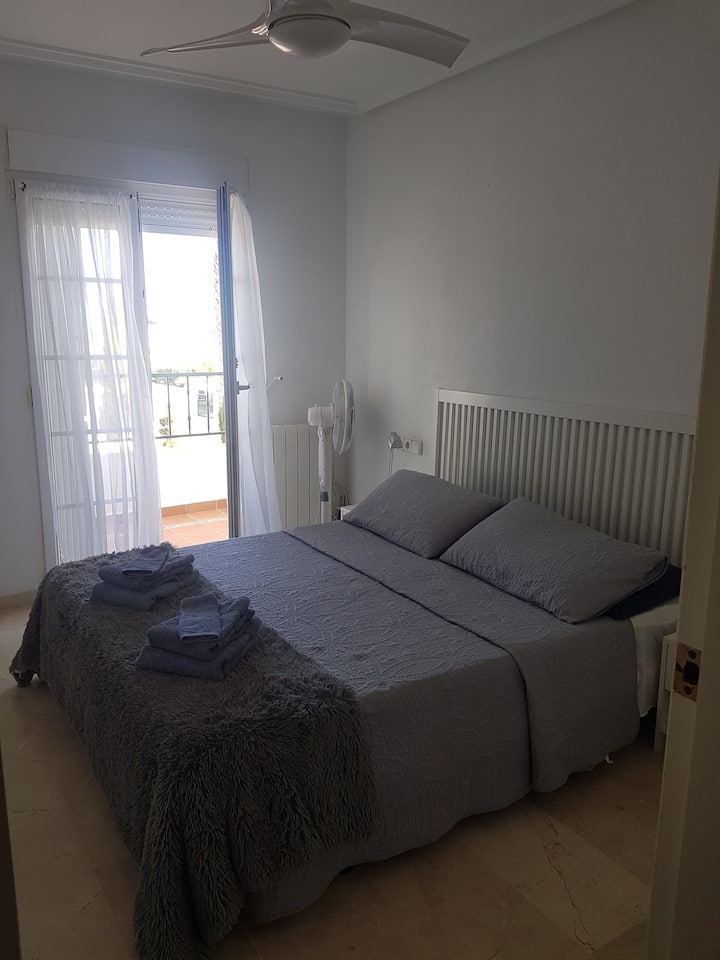 Dhomë gjumi dopio me ballkon. 