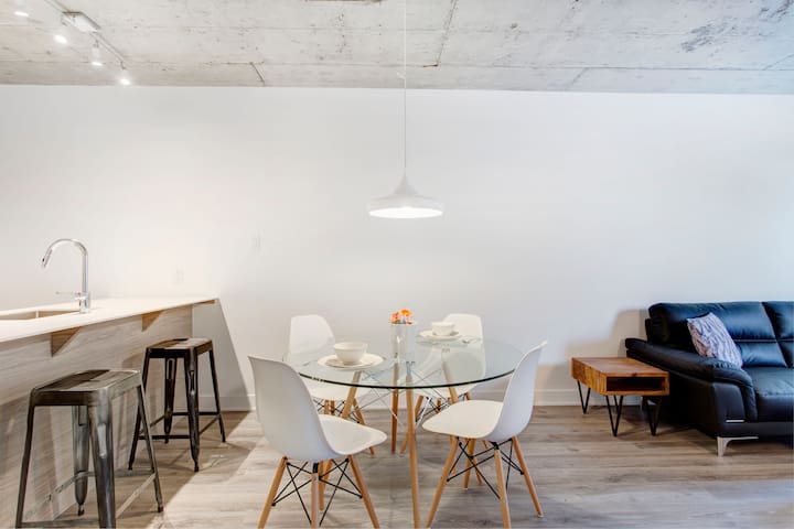 The Contemporain 1BR near Concordia!