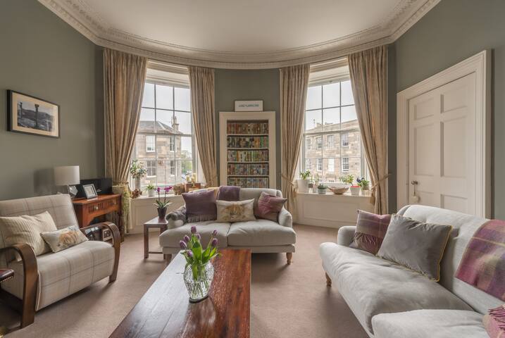 Beautiful flat in vibrant Stockbridge (sleeps 6)