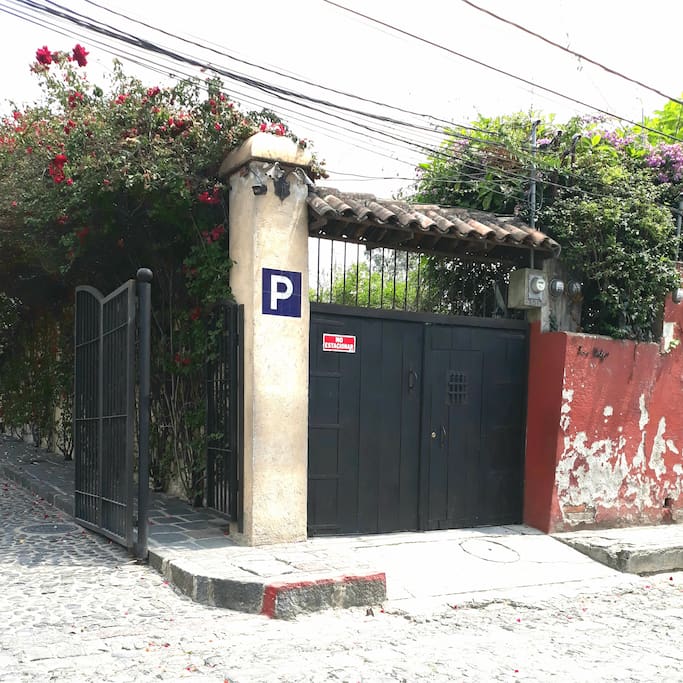 Just 3.5 blocks from Parque Central.