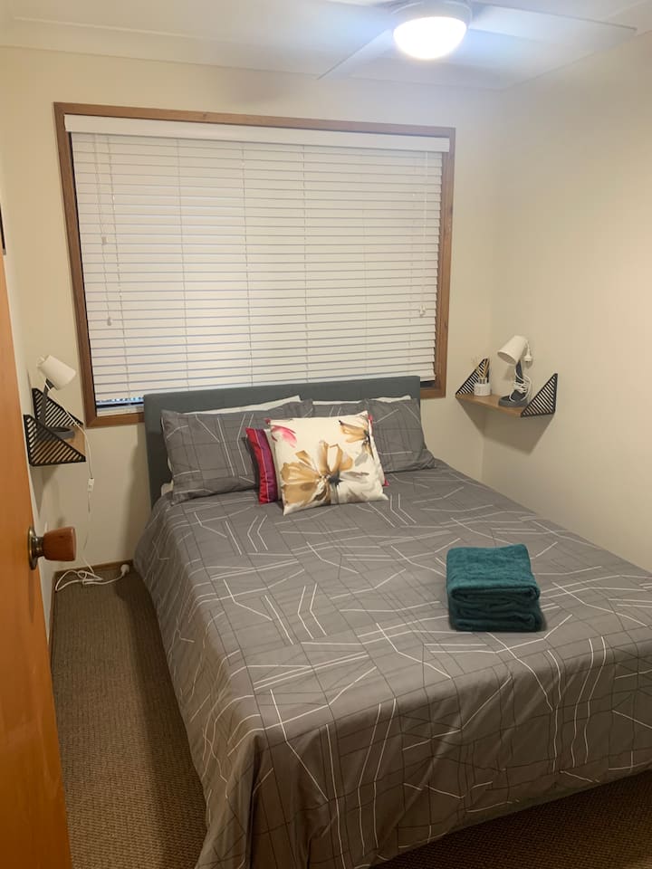 Spavaća soba 2 bračni krevet