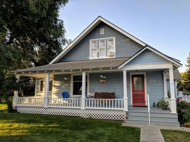 Airbnb Lake Billy Chinook Vacation Rentals Places To Stay