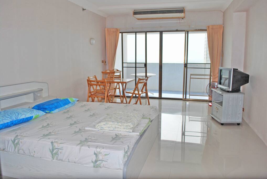 Bright spacious 40 sq.m. studio