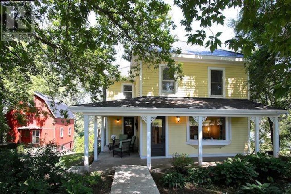 A view of the house from the entry!