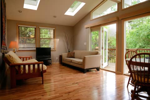 Popular Airbnb listing: Walk to Decatur Square - Private Garden Apartment in Decatur
