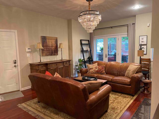 Lovely 3/2.5 duplex in Wicker Park area gallery image 3