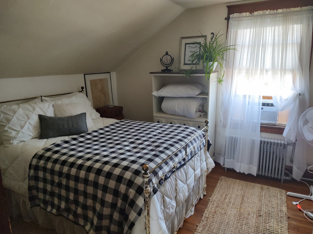 غرفة النوم رقم2، سرير مزدوج واحد. غرفة شاطئية ذات تهوية مشرقة. 