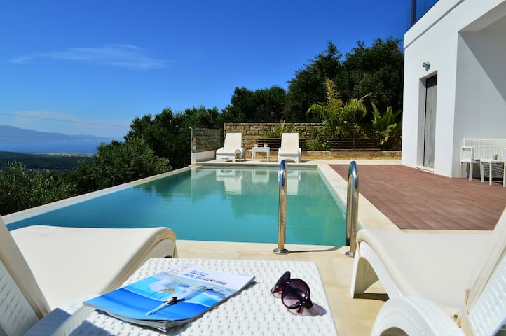 BBQ+Outdoor Kitchen*Taverna at 1km* Sea View*Wifi