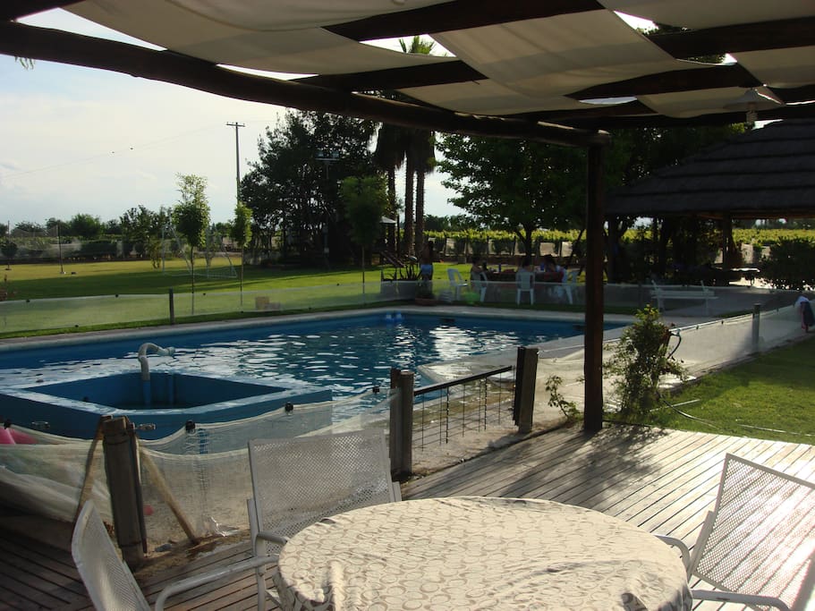 deck y pileta con vista espectacular