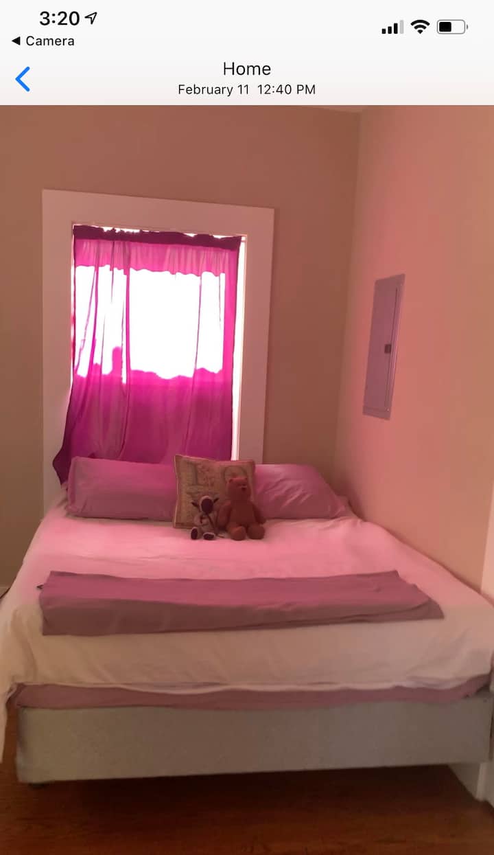 1 - ва спалня. Легло тип Куин.