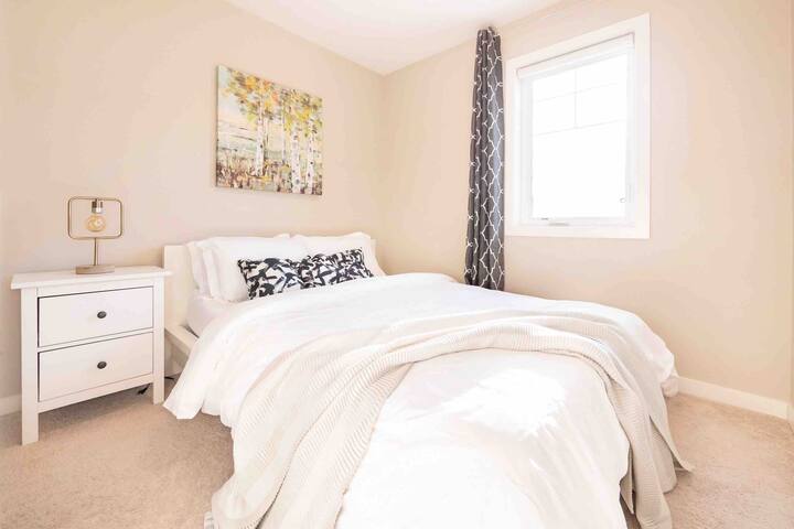 Your Dream 2-Bedroom Townhouse Awaits Near U of M gallery image 4