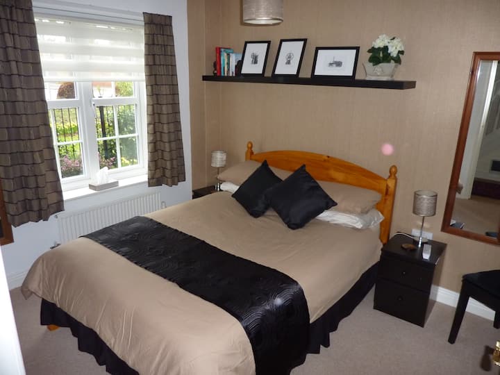 Double room & ensuite shower room