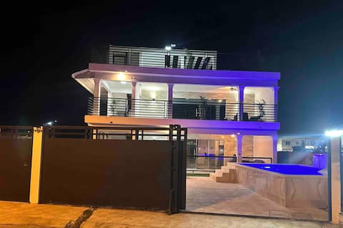 Lovely Vacation Home : Private Pool, AC, WiFi
