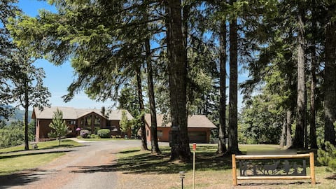 Spacious Hilltop Suite on 21 Beautiful Acres