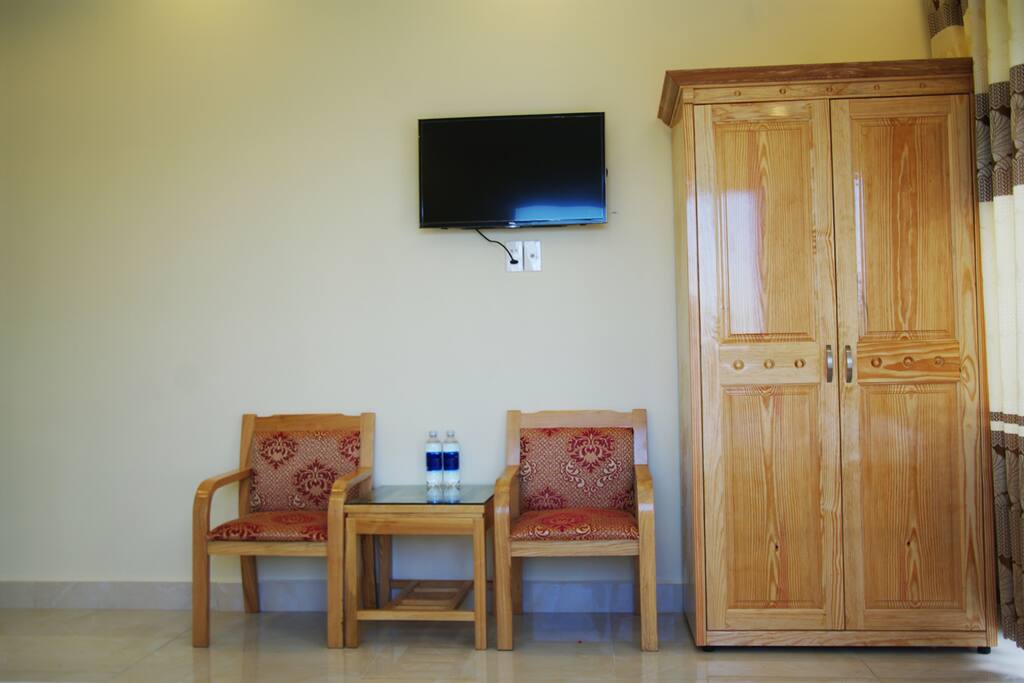 Chairs, TV and Dresser