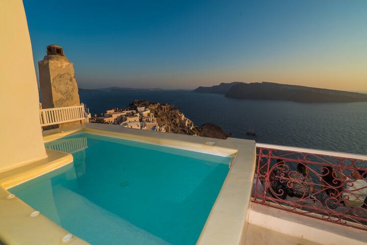 Sunset villa in Oia gallery image 3