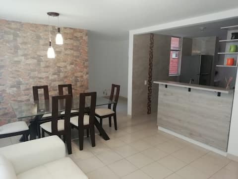 I rent a furnished apartment by the day or by the month.