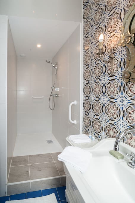 Beautiful and bold wall tile in a classic bathroom in a French apartment. #French #bathroomdecor #tile