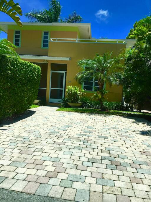 Entryway with Parking