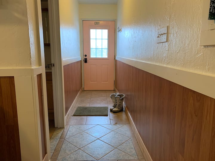 Ytterdörr och entré