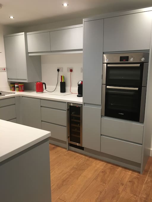 Double oven, five ring gas hob
