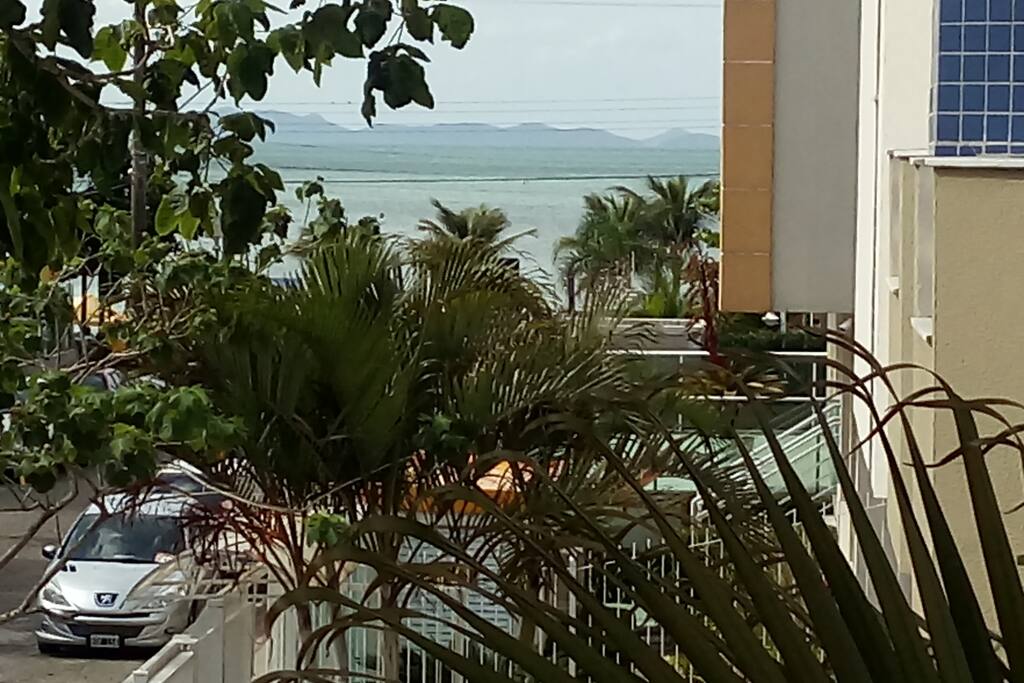 Vista (50 metros) da praia e no centro de canasvieiras