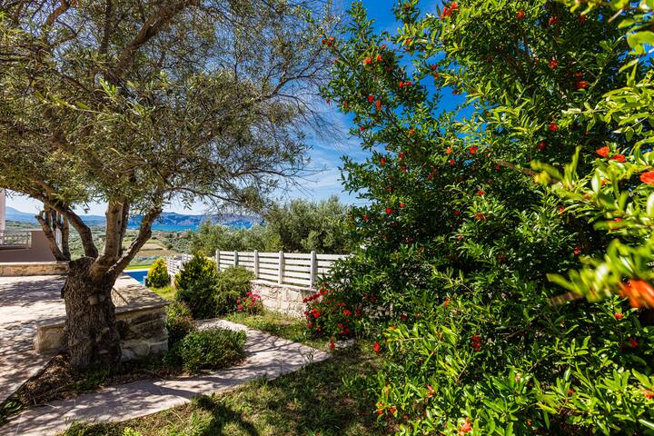 Nereid Villa, with Heated Pool & SpaWhirlpool, BBQ gallery image 3