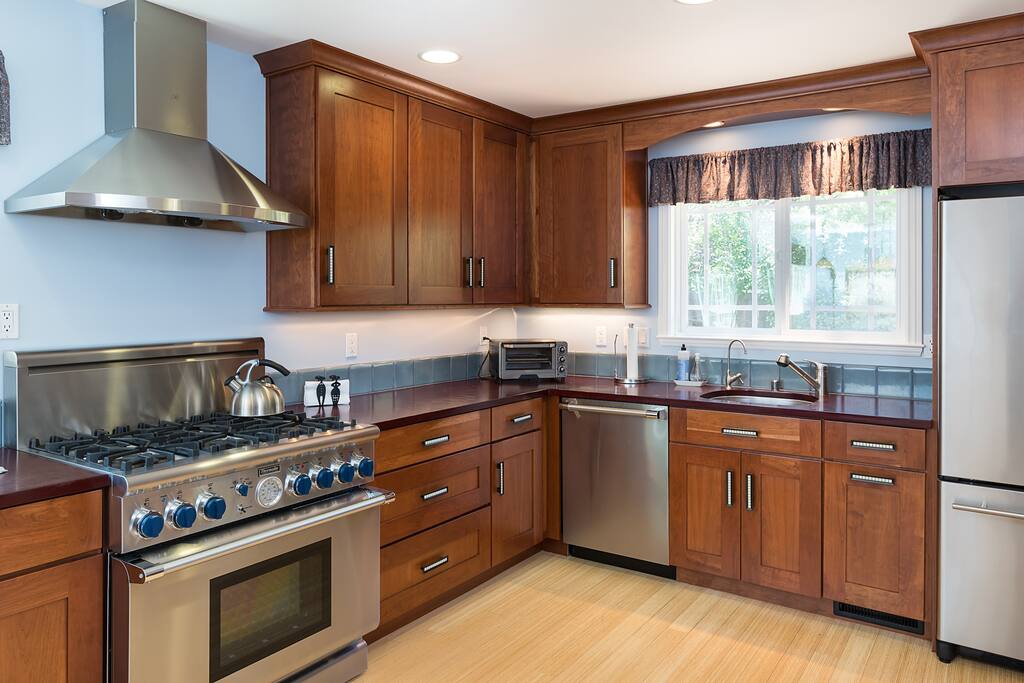 The kitchen is a chef's paradise -- spacious, sunny (again!), with a large six burner stove and over, and all the appliances you need. The owner is an avid cook, as you'll tell from all the cookbooks, pots, pans, and other cooking things you'll find.