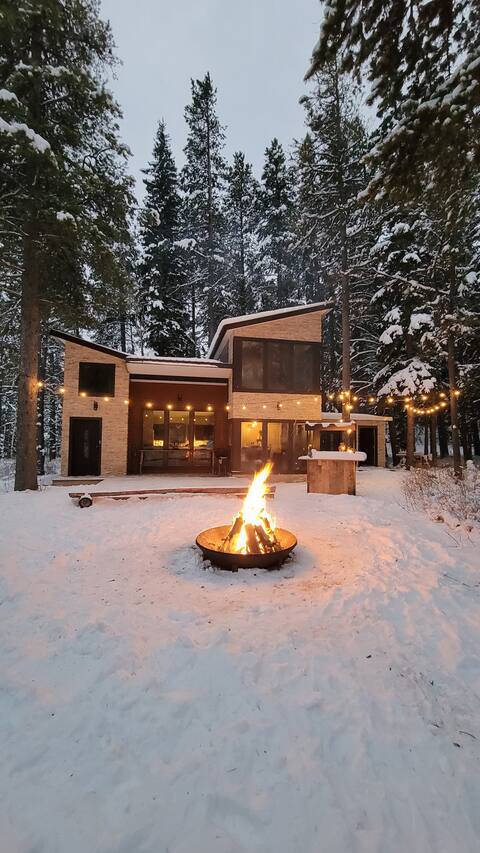 The Crowsnest Cabin