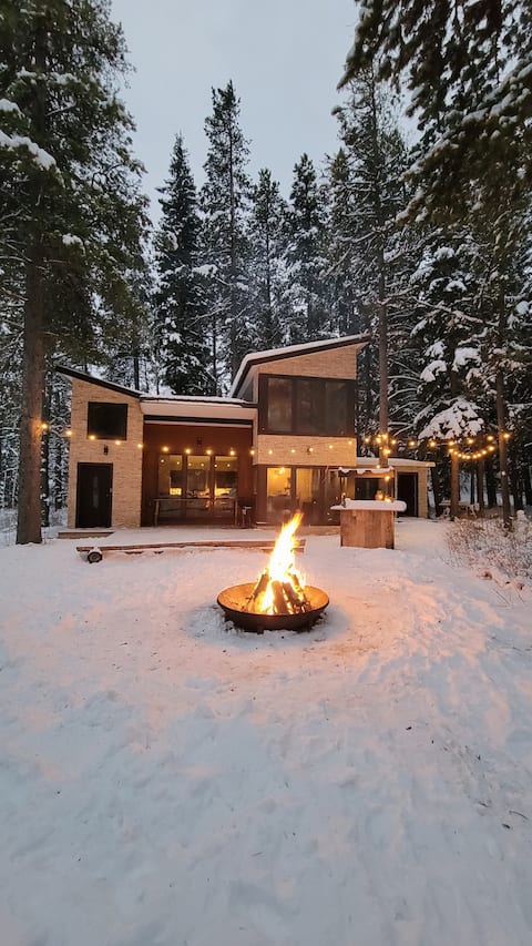 The Crowsnest Cabin
