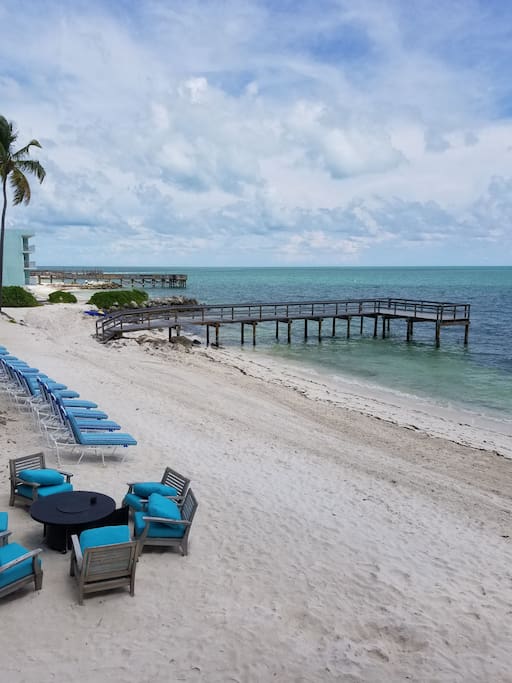 600 Ft private white sands beach and two fishing peirs