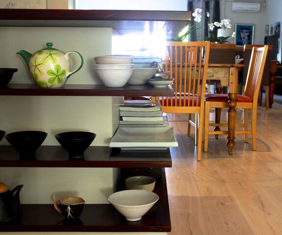 Spacious, open-plan home, perfect for relaxing in. gallery image 3