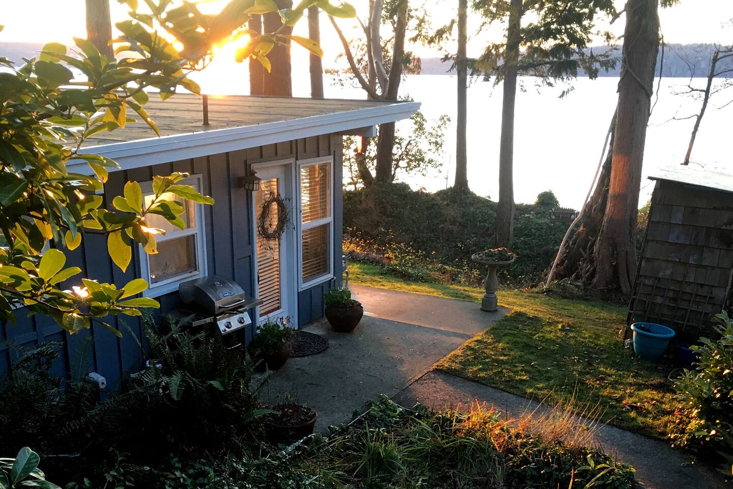 Beautiful and Cozy Waterfront Cottage Cabins for Rent in La Conner, Washington, United States