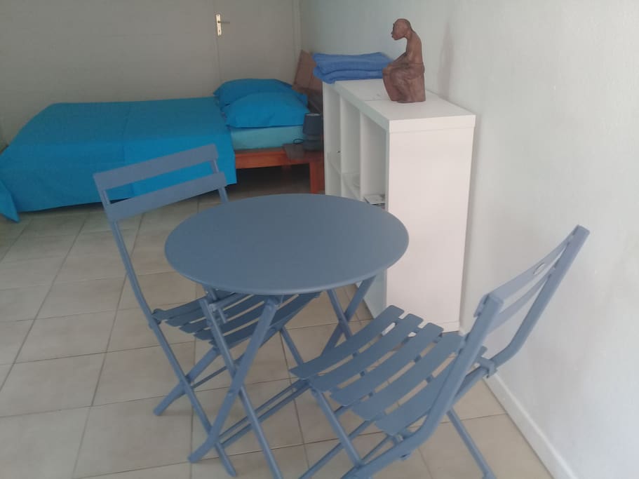Petite table
