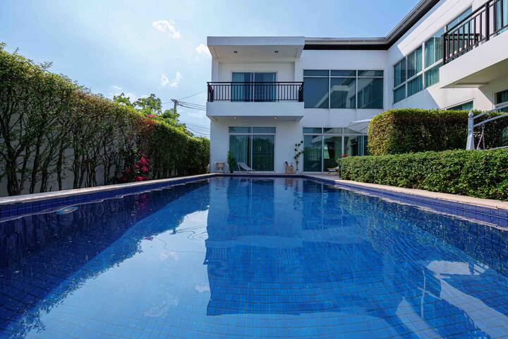 曼谷市中心500平五房独栋泳池别墅/入住3晚以上免费接机一次/旅行路线规划/特价优惠游玩门票 gallery image 2