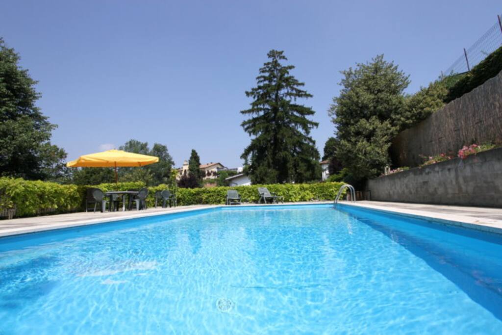 Piscina lato opposto a quello di accesso