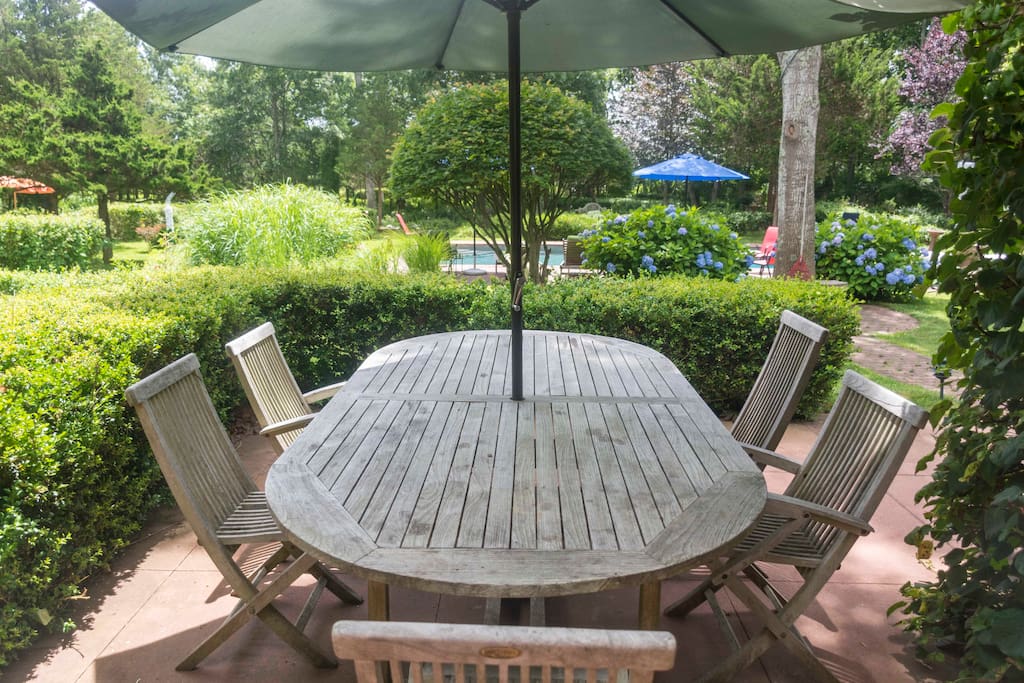 Outdoor dining