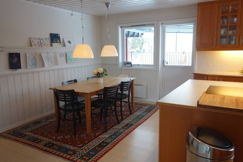 Kitchentable can be extended to seat 12 people