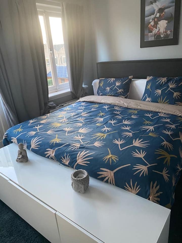 Საძინებელი ორადგილიანი Auping საწოლით