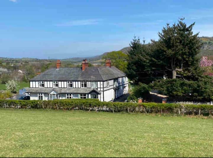 Family Cottage close to all Snowdonia attractions Houses for Rent in