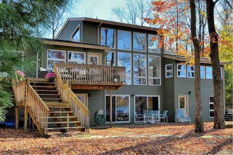 Lakefront-5000 sf-Hot tub-Sauna-Gameroom-Beach