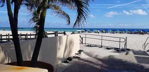 Stuning direct ocean views, access to the beach.