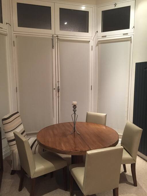 Beautiful 1 bedroom apartment in Central North London. 5 Minute walk to Swiss Cottage Station. Quiet Residential street. Modern apartment fully refurbished. 3 Stops away from Bond St/ Mayfair. Walking distance to Regents Park and Hampstead Village