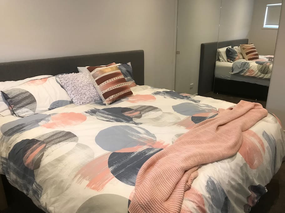 Bedroom 4 - king, splits into 2 singles